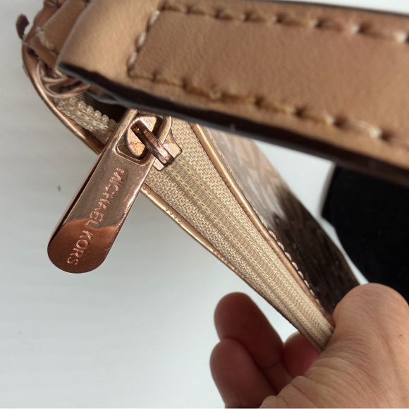 Michael Kors Jet Set Rose Gold Metallic Wristlet - Picture 6 of 14